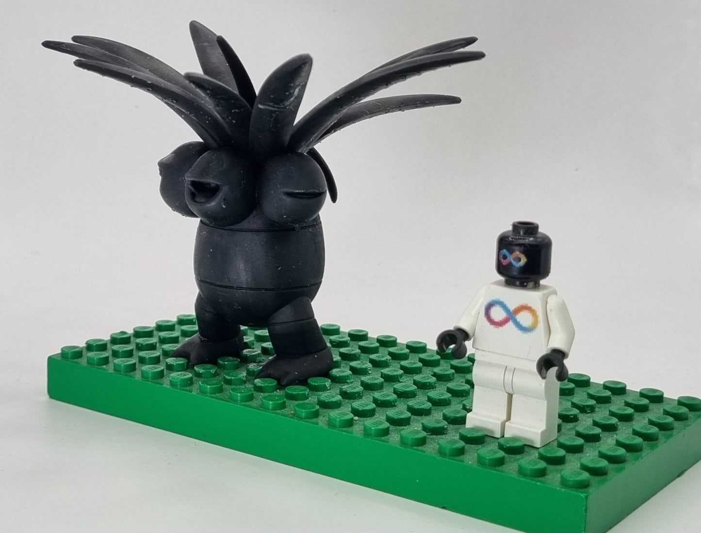 Building toy custom 3D printed animal to catch walking pineapple