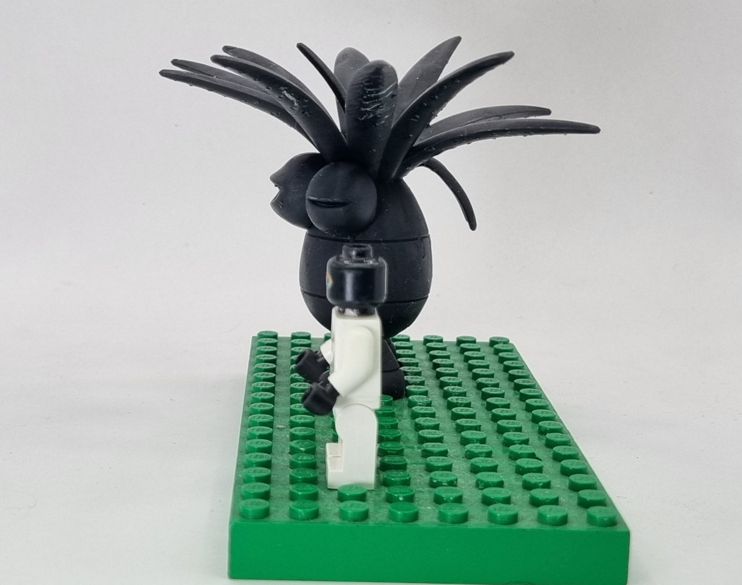 Building toy custom 3D printed animal to catch walking pineapple