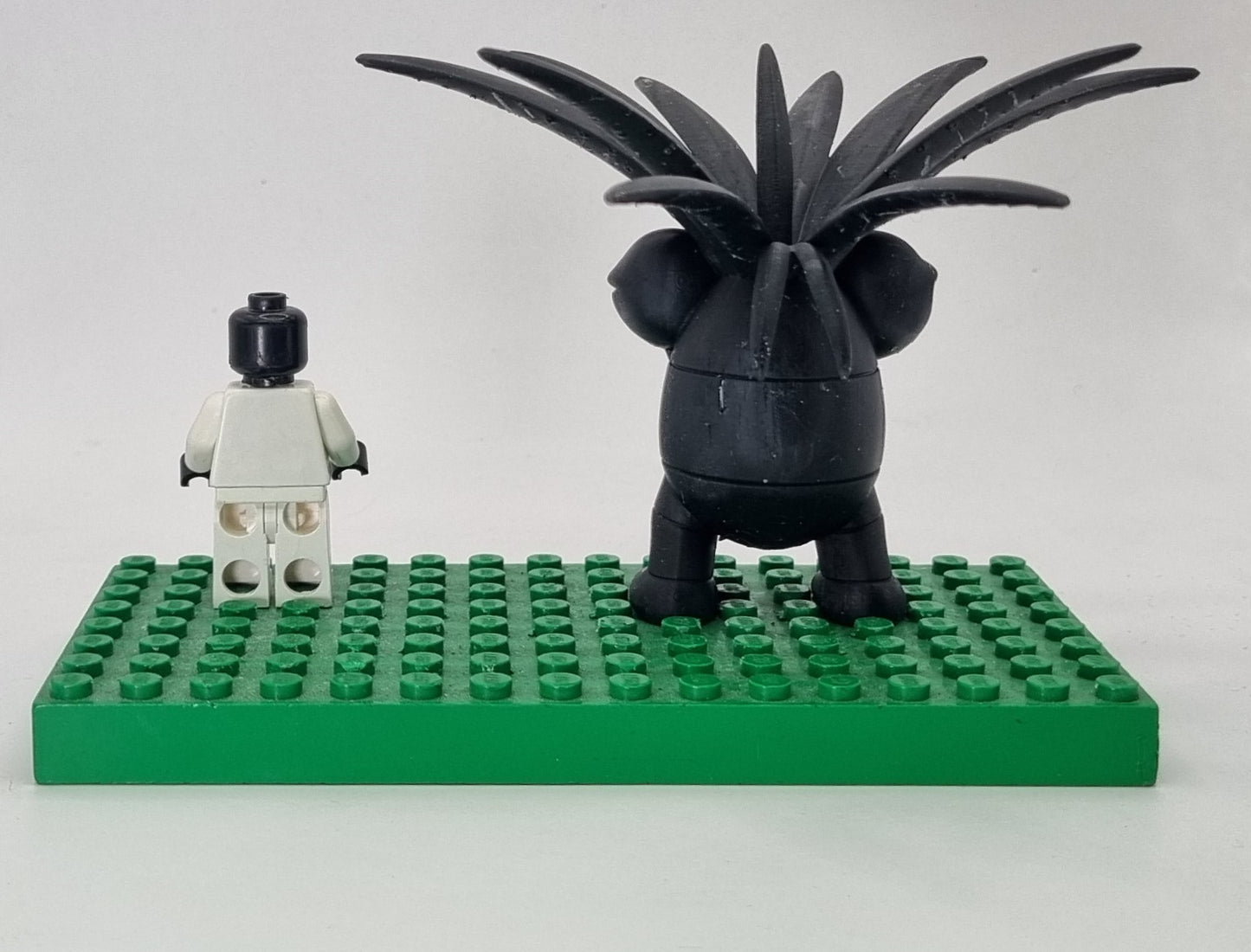 Building toy custom 3D printed animal to catch walking pineapple