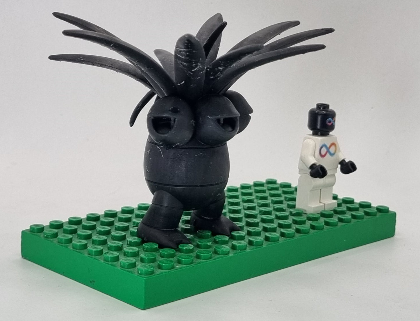 Building toy custom 3D printed animal to catch walking pineapple