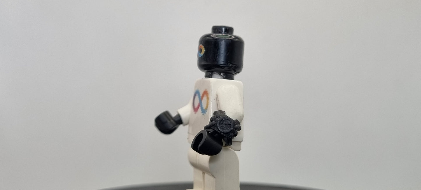 Building toy custom 3D printed alien containing watch!