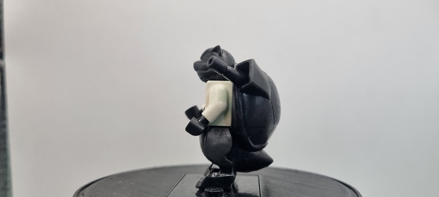 Building toy custom 3D printed animal to catch turtle with water guns figure!