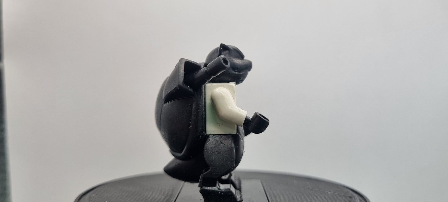 Building toy custom 3D printed animal to catch turtle with water guns figure!