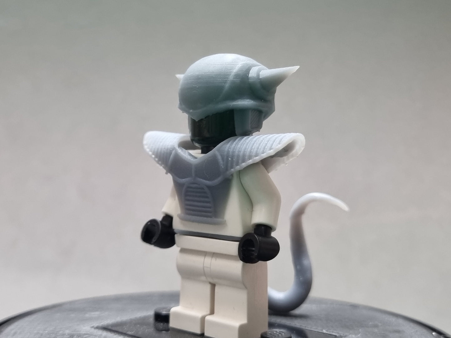 Building toy custom 3D printed alien with horns armor set!