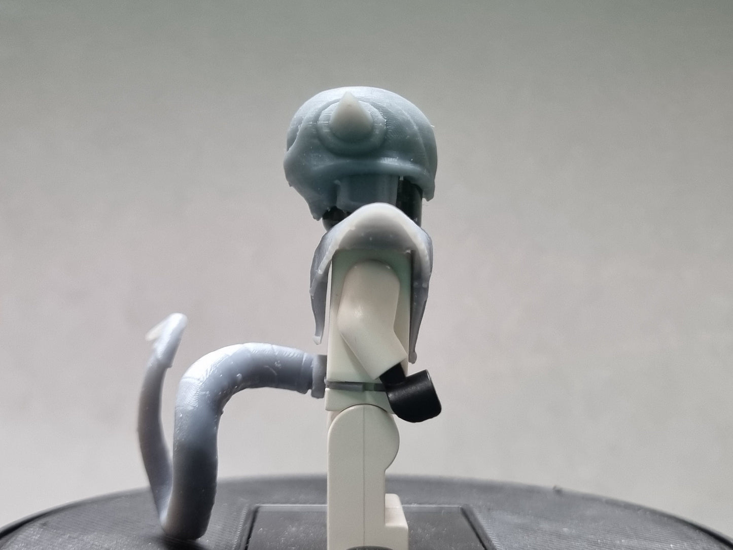 Building toy custom 3D printed alien with horns armor set!