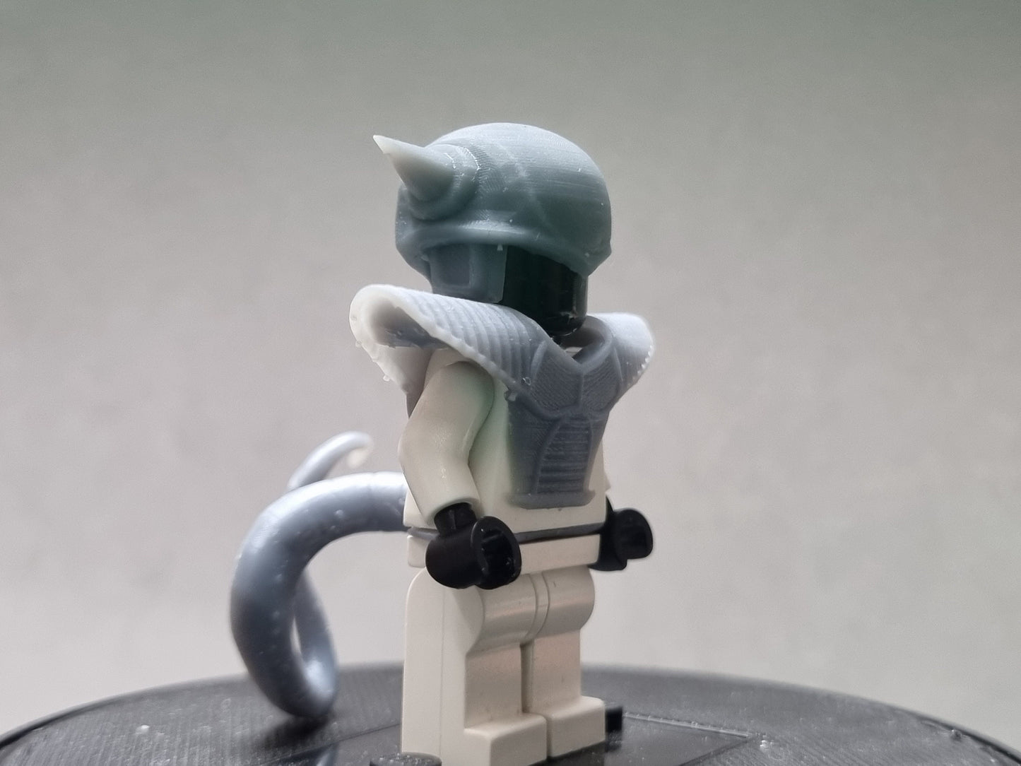 Building toy custom 3D printed alien with horns armor set!