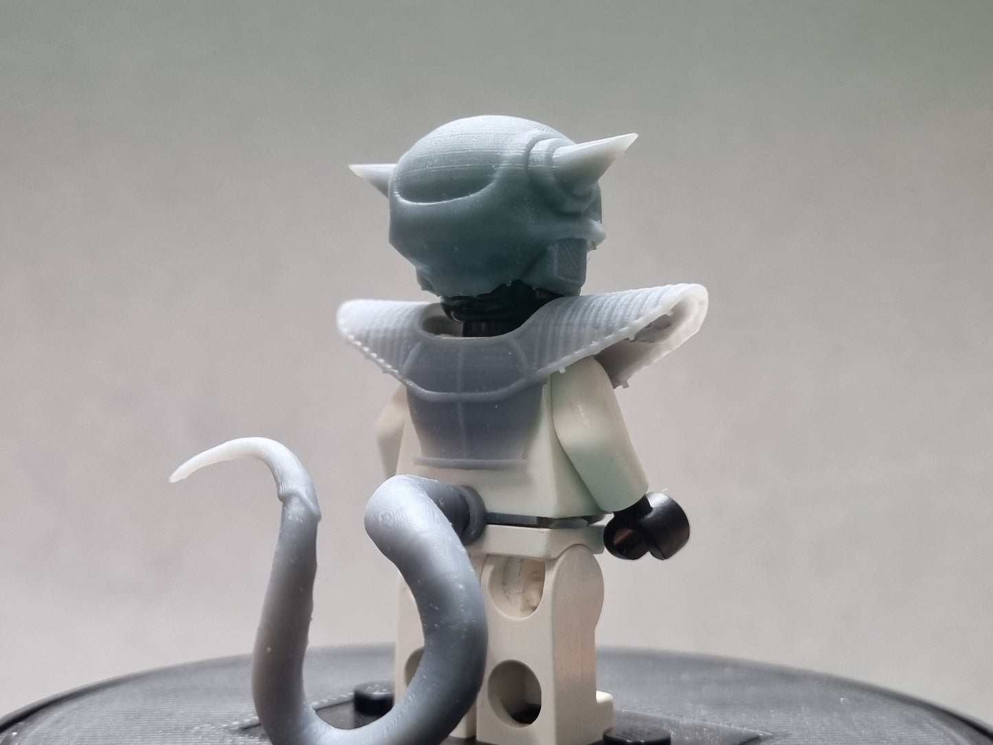 Building toy custom 3D printed alien with horns armor set!