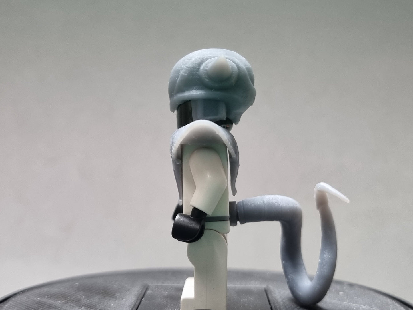 Building toy custom 3D printed alien with horns armor set!