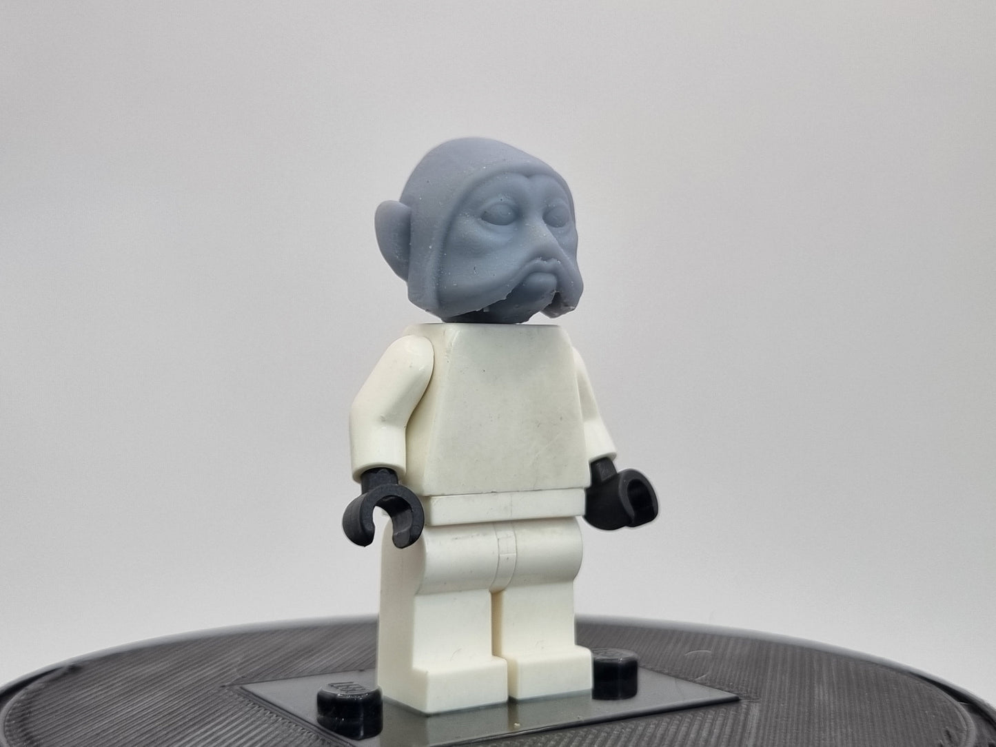 Buidling toy dog like galaxy wars alien head!