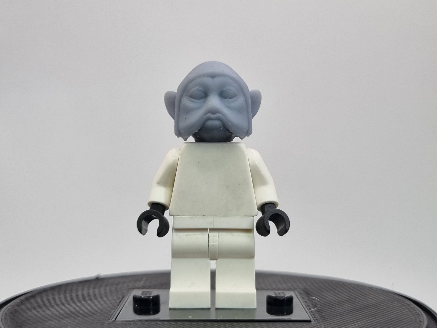 Buidling toy dog like galaxy wars alien head!