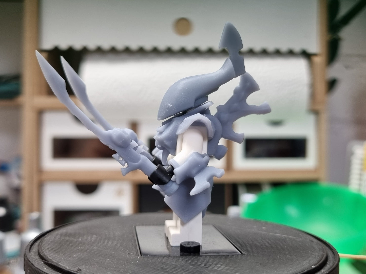 Building toy alien with 2 swords!