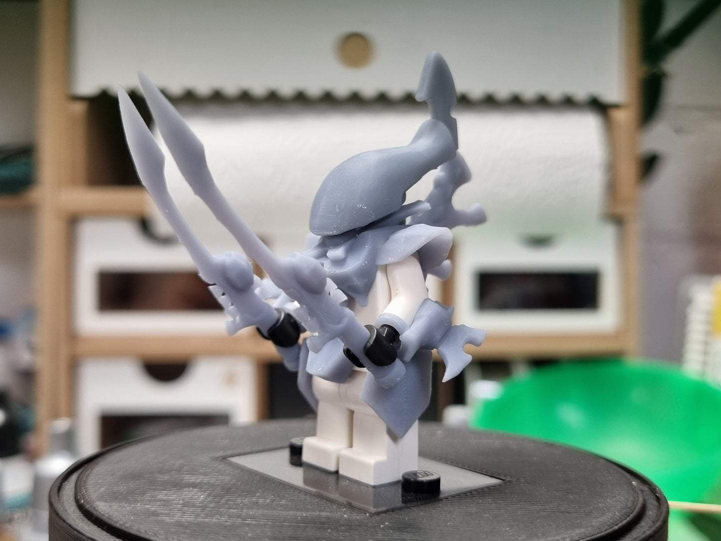 Building toy alien with 2 swords!