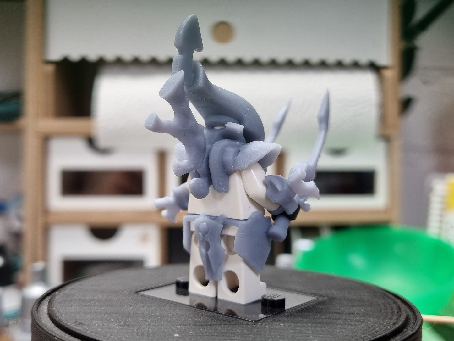 Building toy alien with 2 swords!