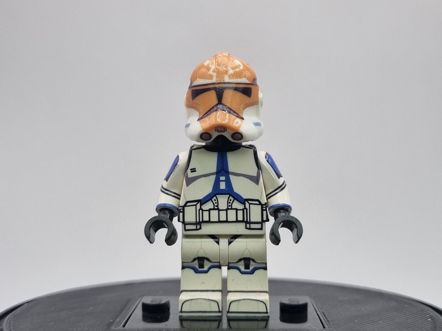 Building toy custom decalled clone trooper!
