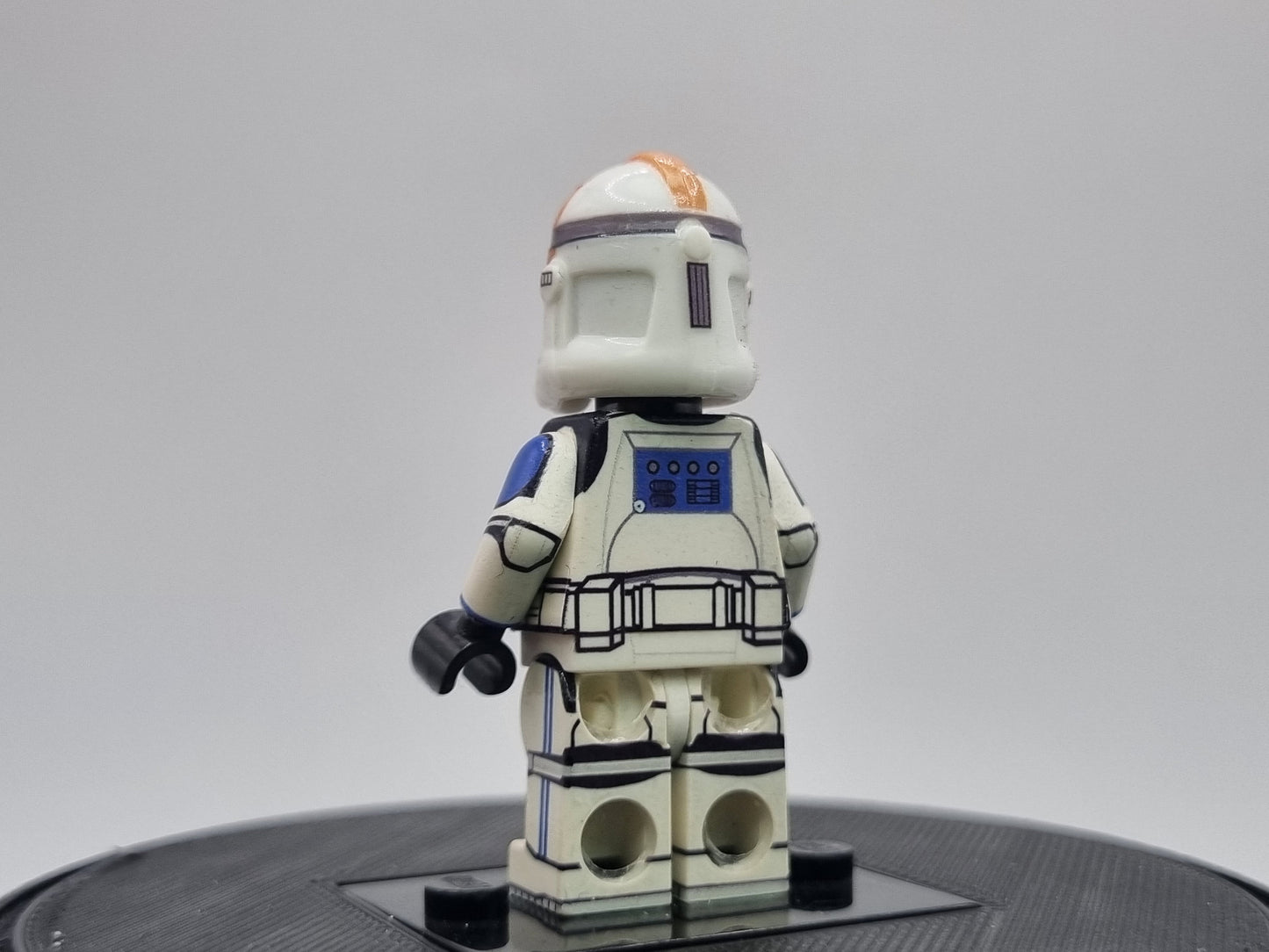 Building toy custom decalled clone trooper!