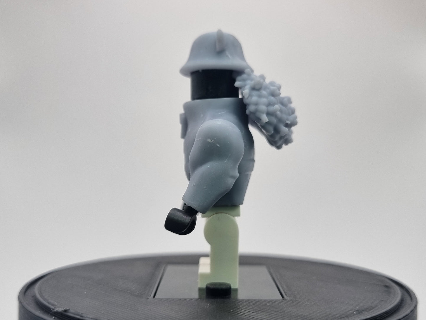 Building toy big robot pirate!
