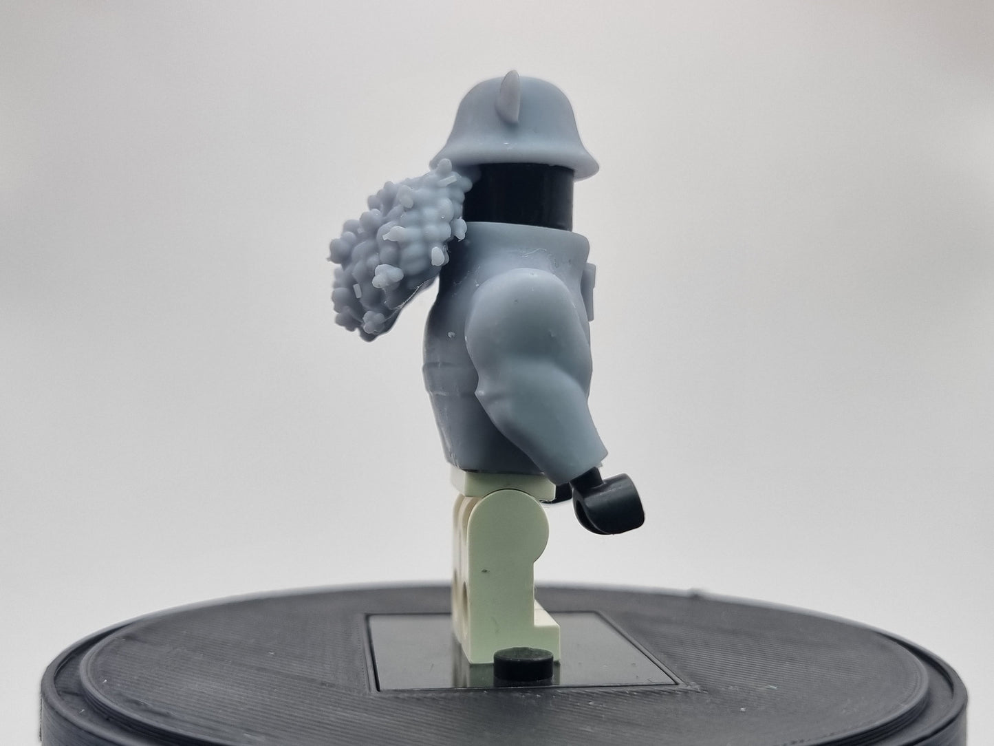 Building toy big robot pirate!