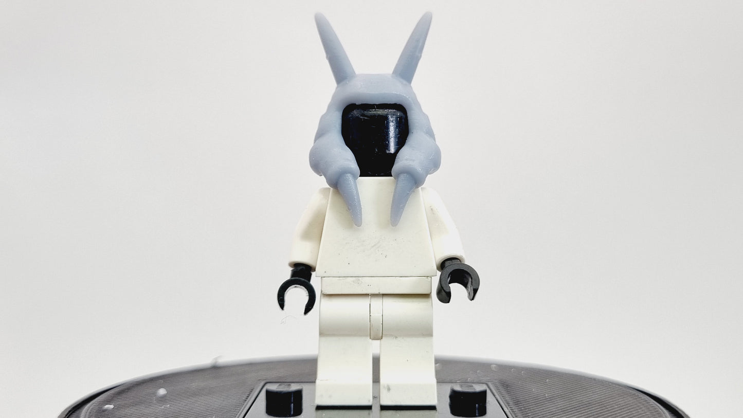 Building toy galaxy wars alien with pointy tails head piece