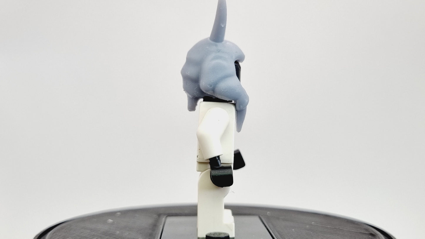 Building toy galaxy wars alien with pointy tails head piece