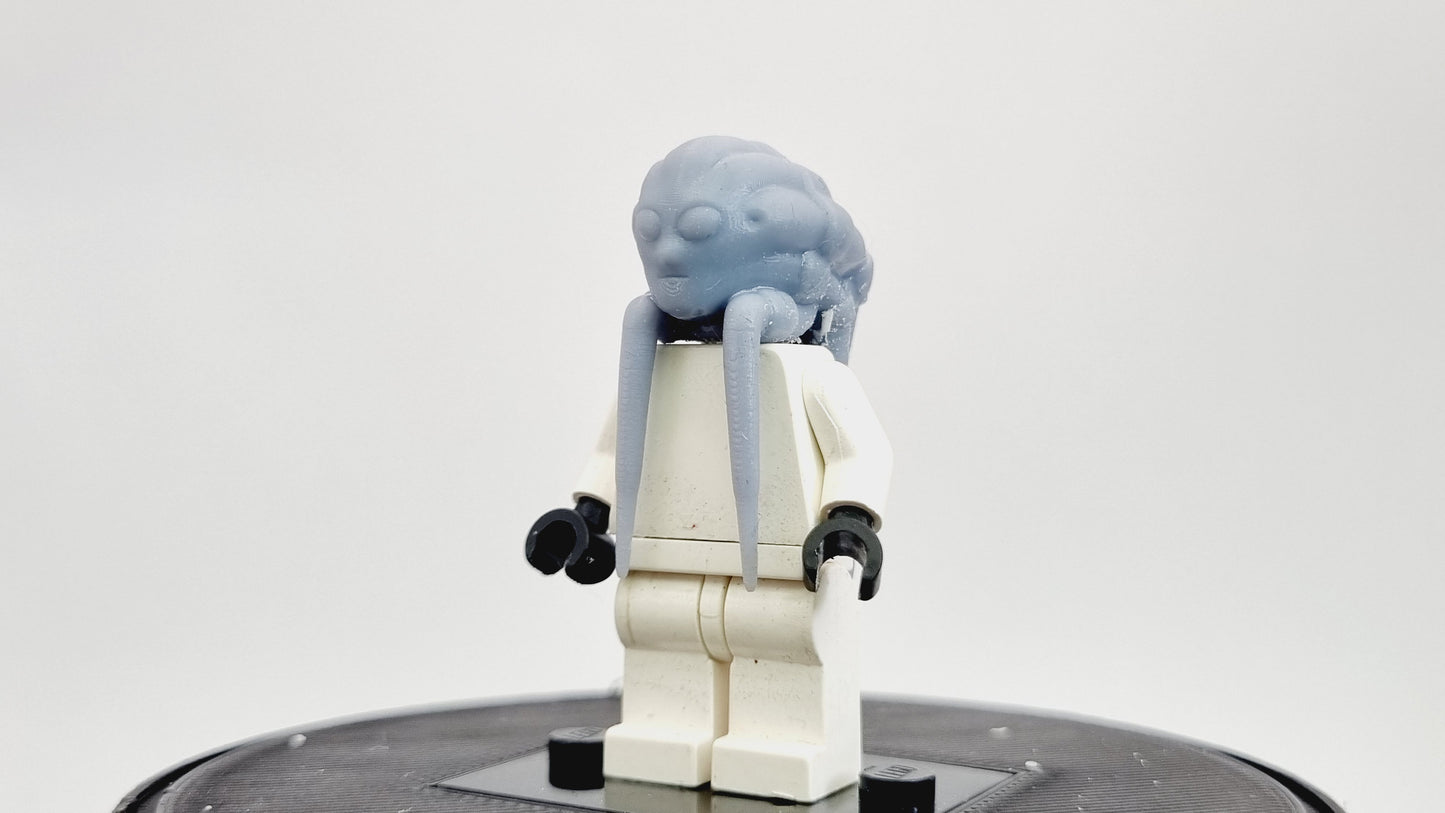 Building toy galaxy wars alien with long hair!