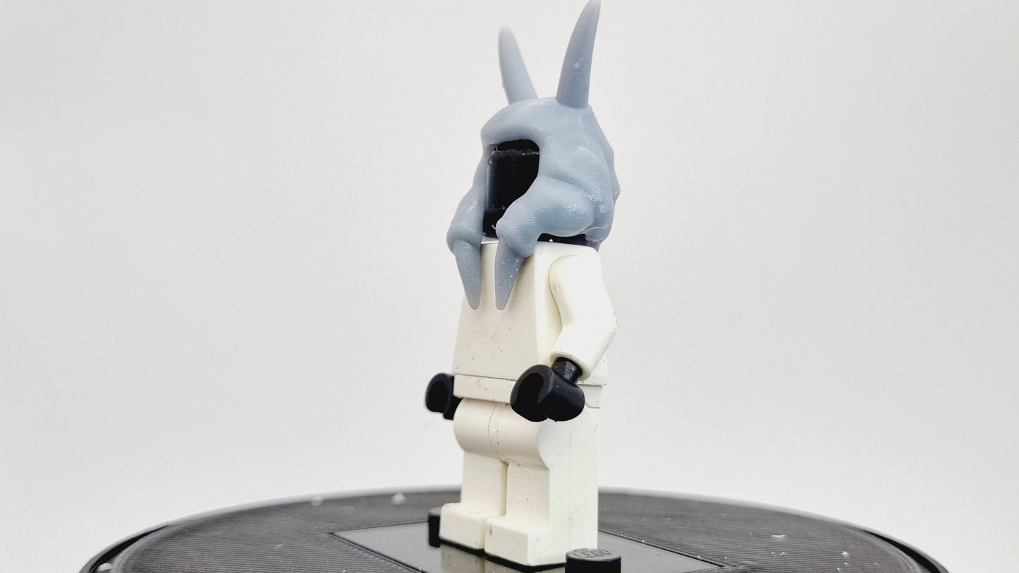 Building toy galaxy wars alien with pointy tails head piece