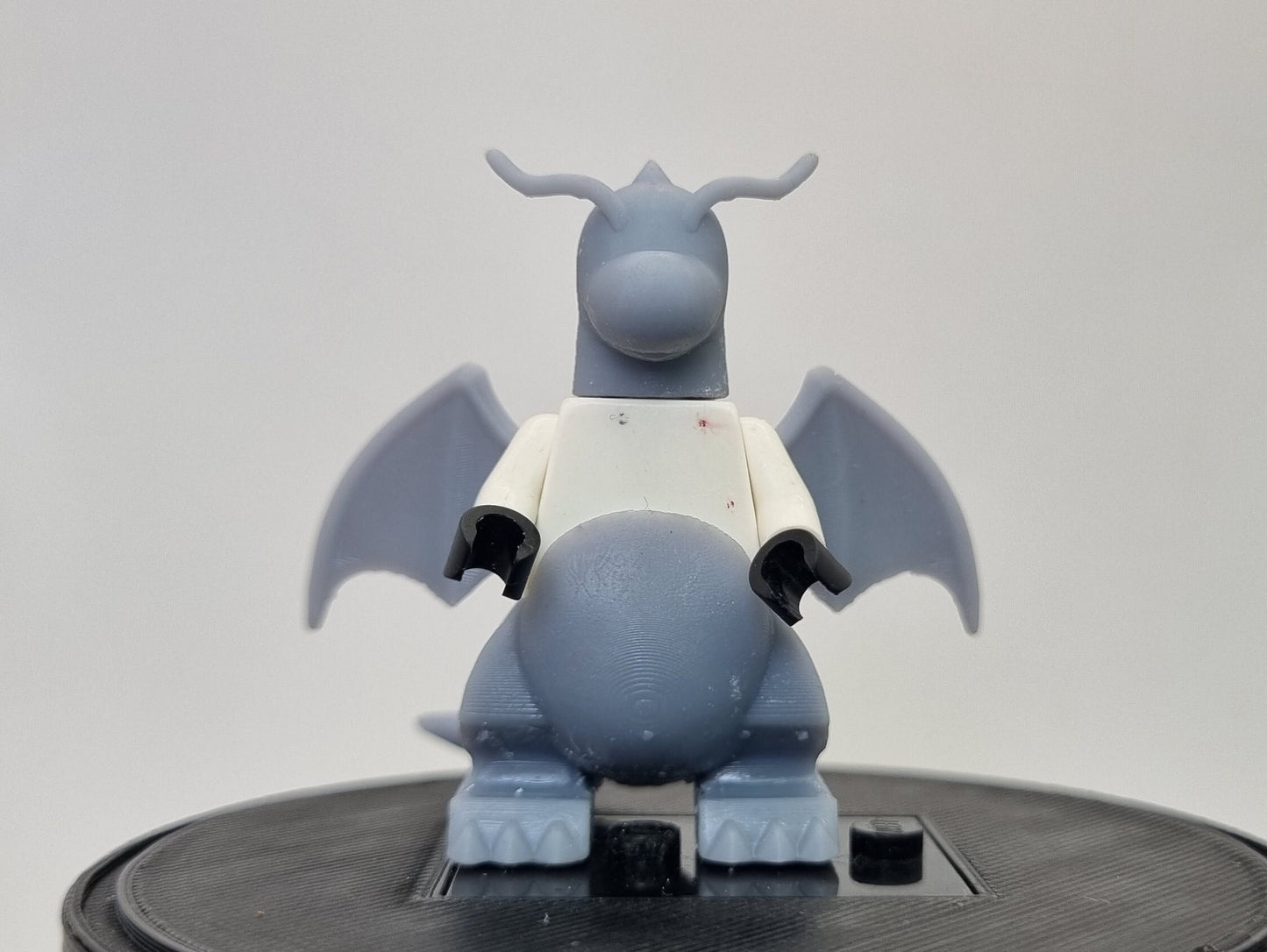Building toy animal to catch dragon with figure body!