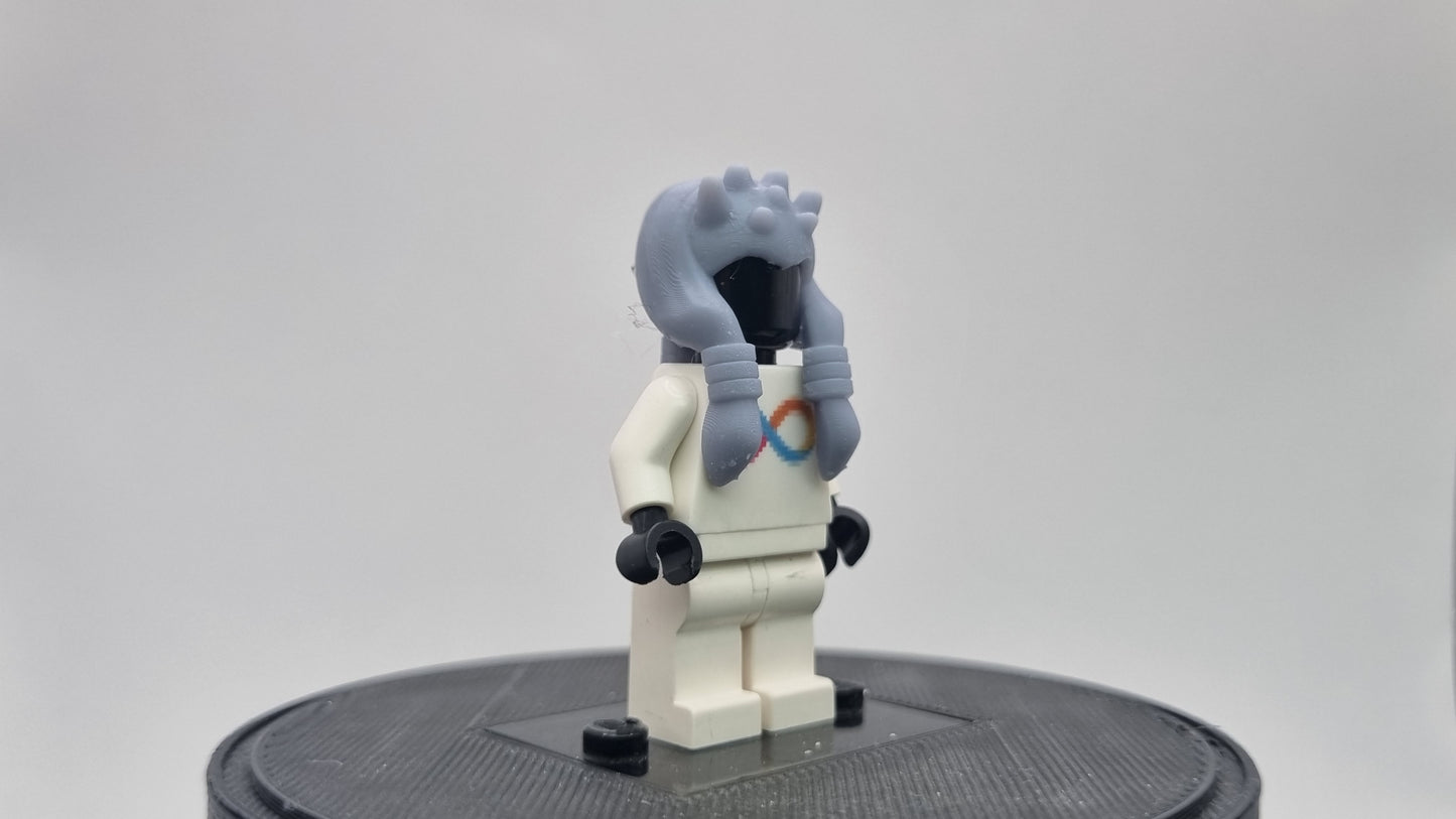 Building toy custom 3D printed galaxy wars alien with spikes on his forehead!