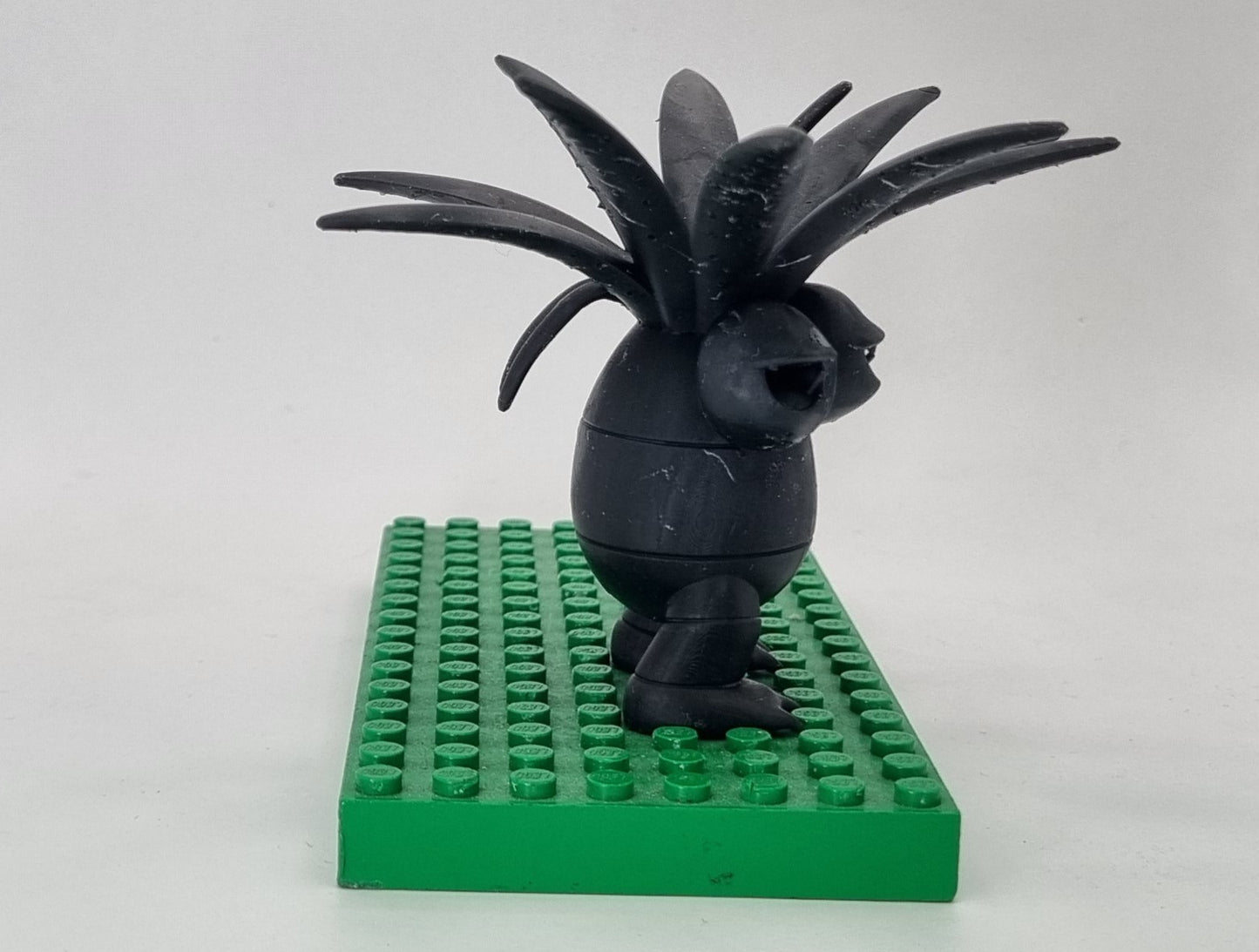 Building toy custom 3D printed animal to catch walking pineapple