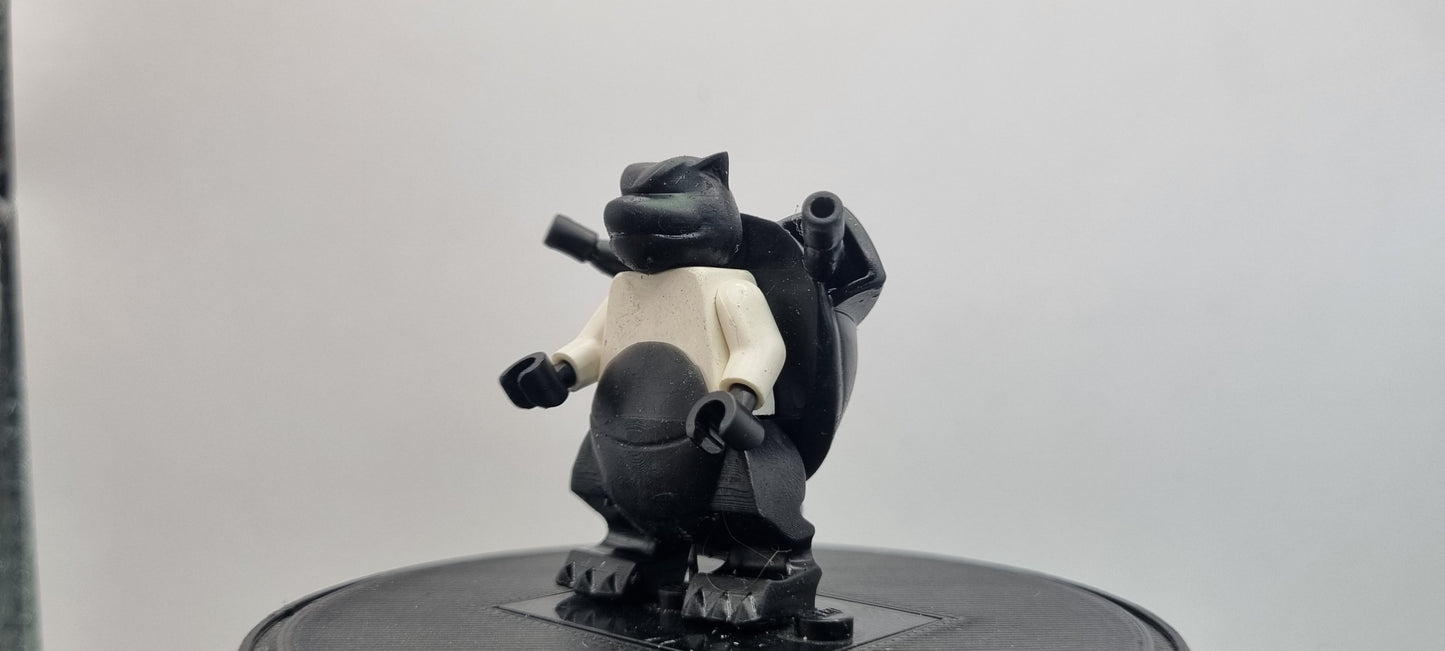 Building toy custom 3D printed animal to catch turtle with water guns figure!