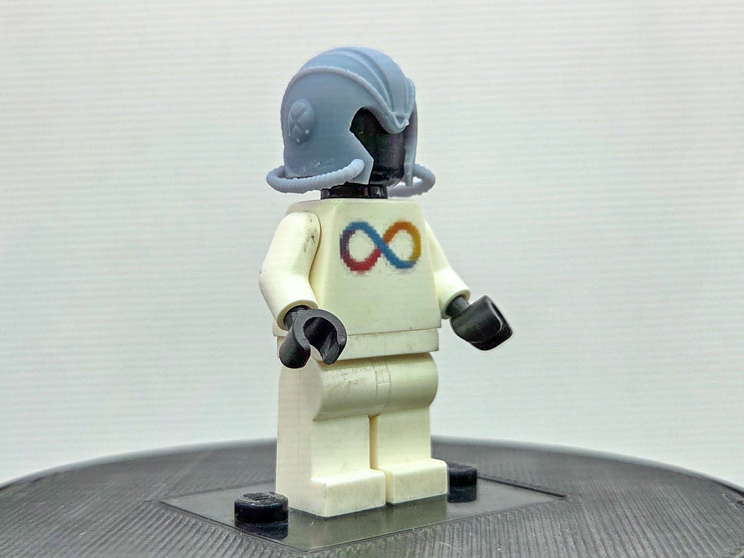 Custom 3D printed classic 90s style all seeing helmet!