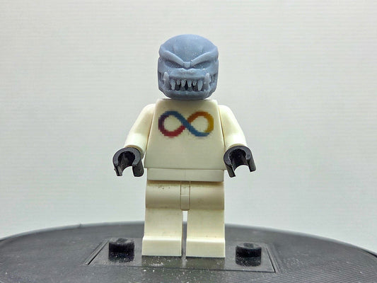 Building toy custom 3D printed head of yellow ring wielding alien!