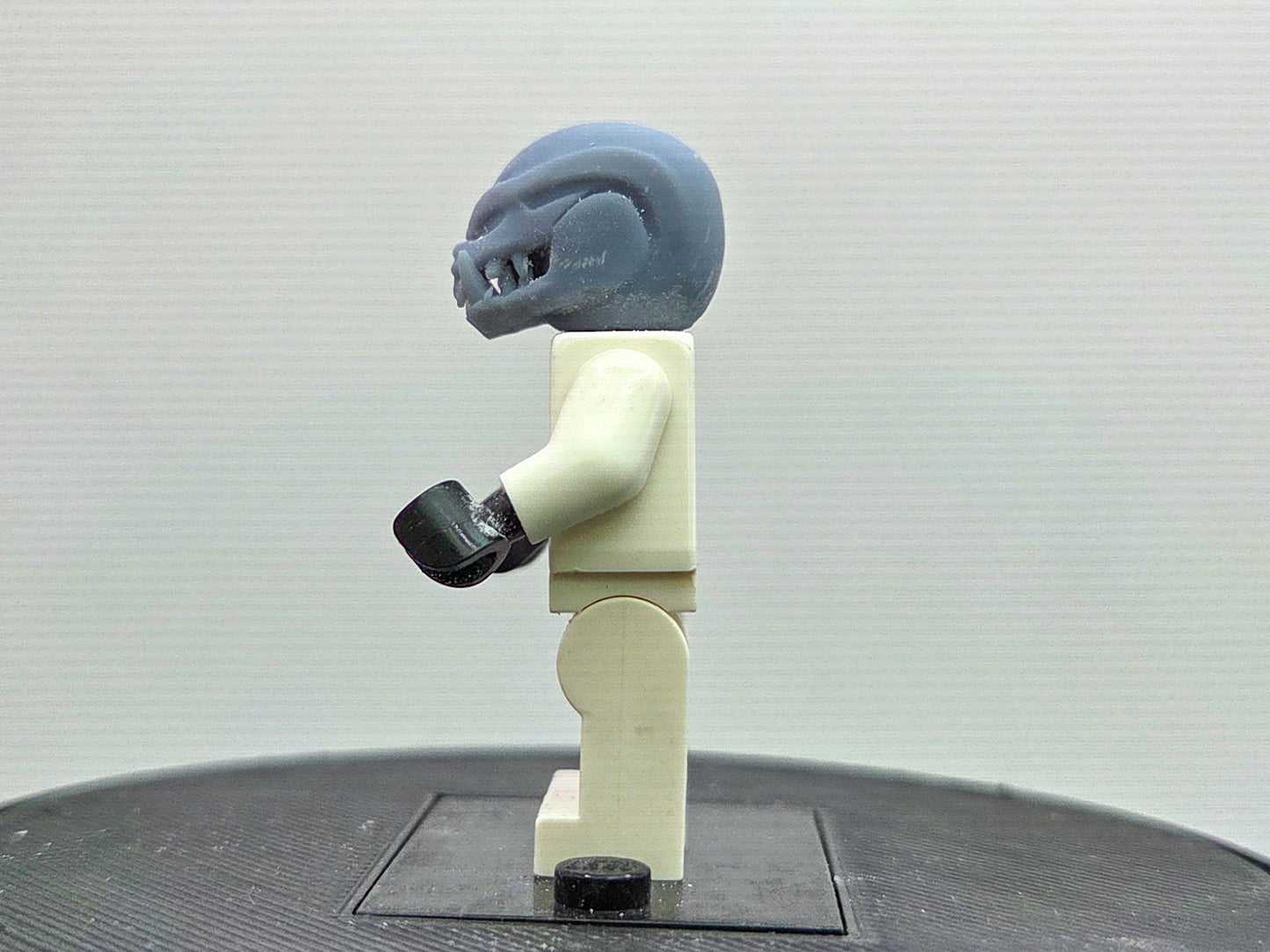 Building toy custom 3D printed head of yellow ring wielding alien!