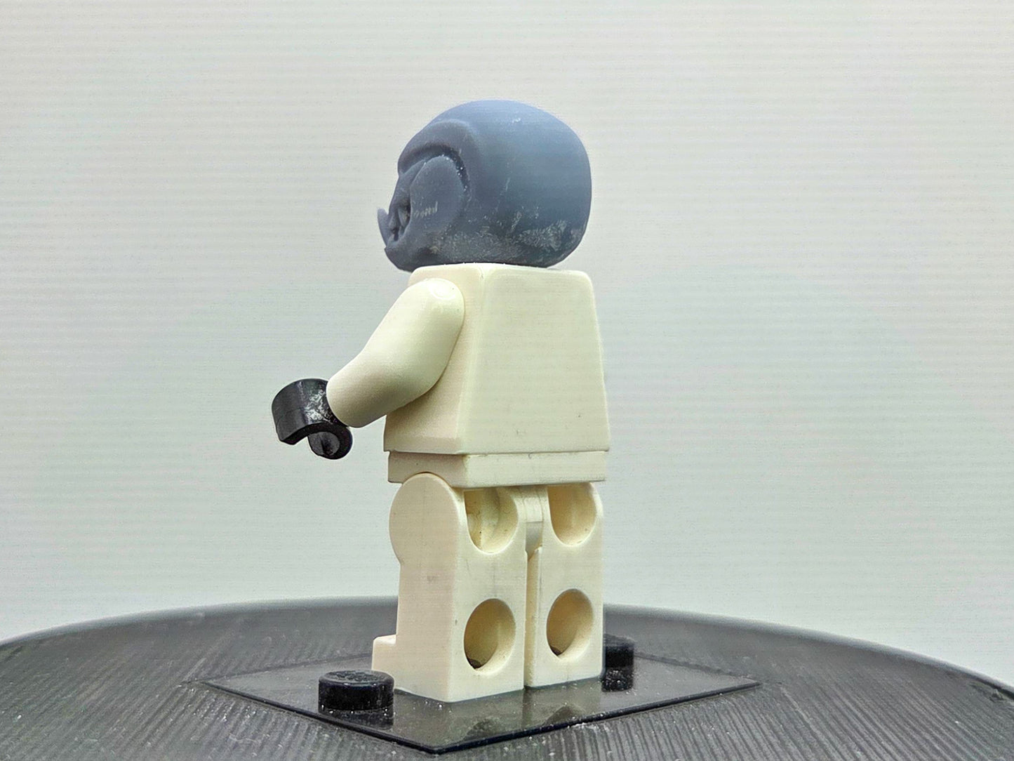 Building toy custom 3D printed head of yellow ring wielding alien!