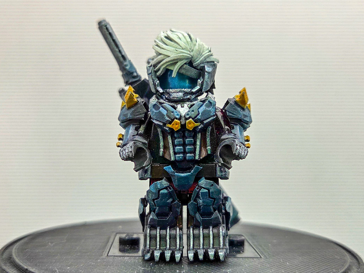 Custom 3D printed painted guy that fight during metal music!