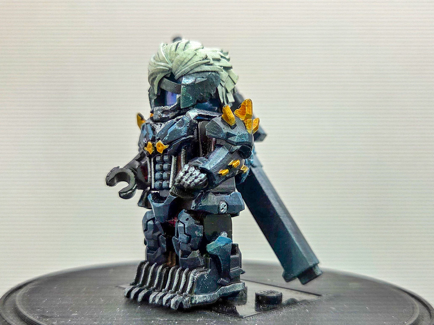 Custom 3D printed painted guy that fight during metal music!