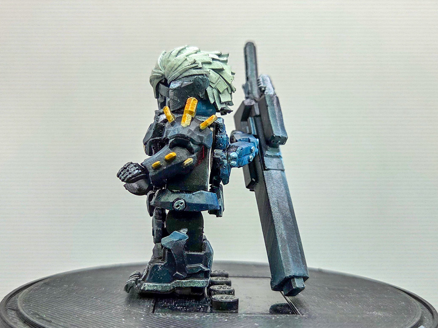 Custom 3D printed painted guy that fight during metal music!
