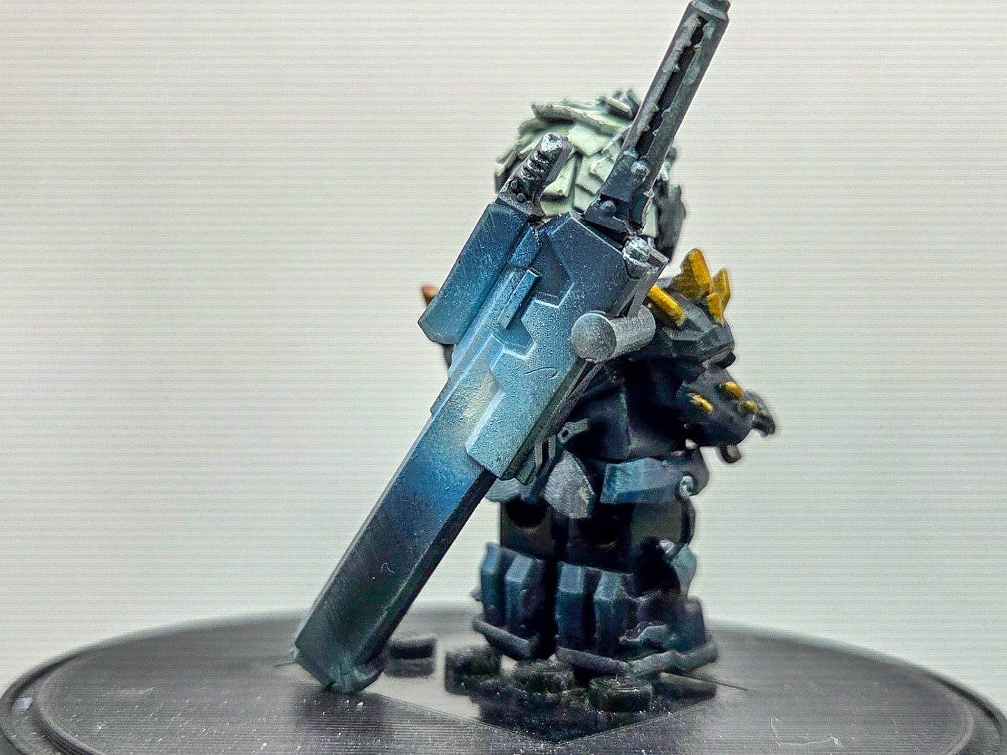 Custom 3D printed painted guy that fight during metal music!