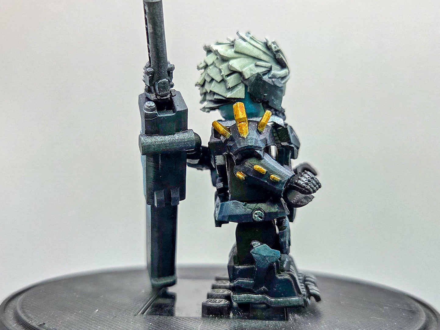 Custom 3D printed painted guy that fight during metal music!
