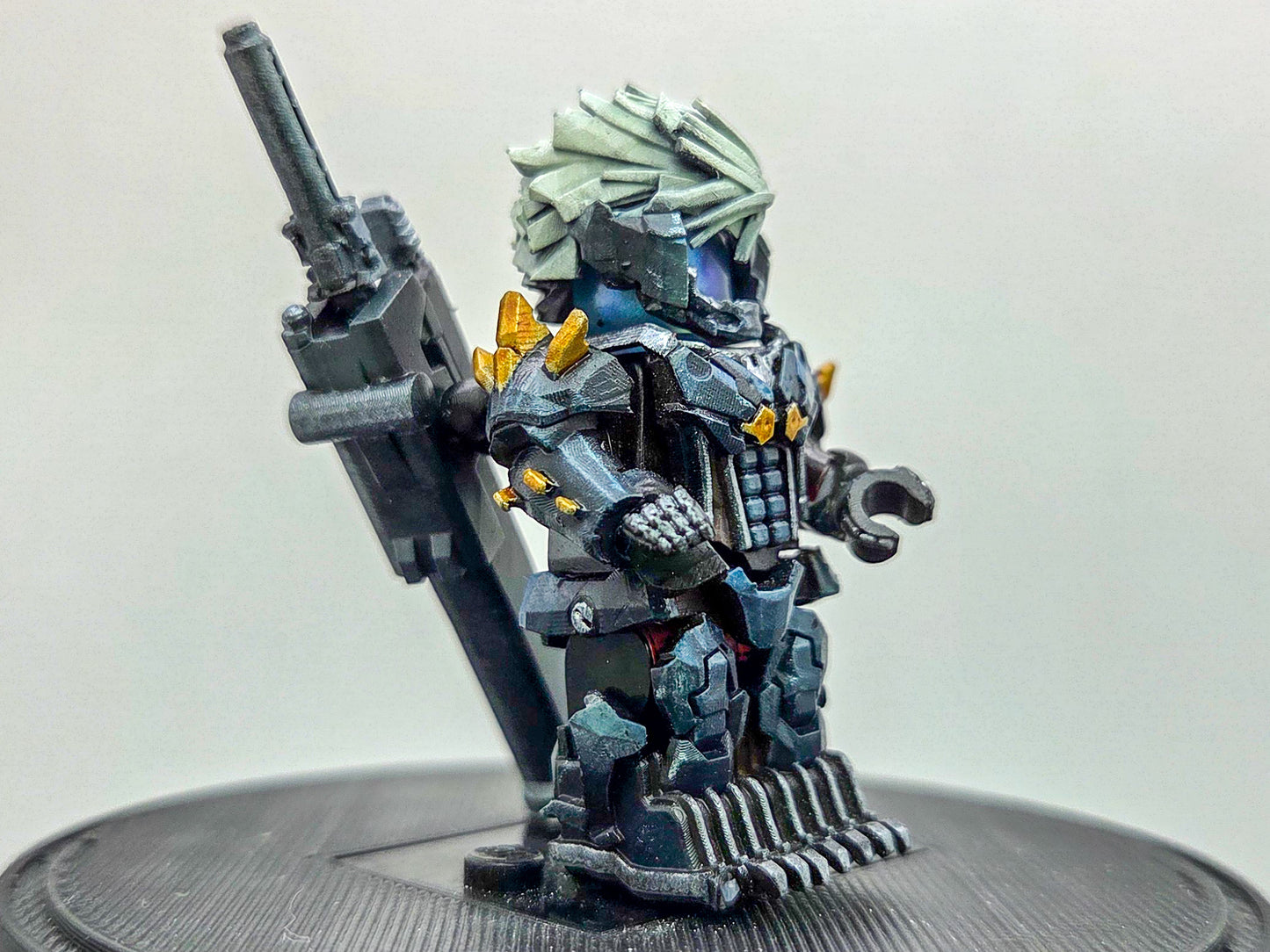 Custom 3D printed painted guy that fight during metal music!