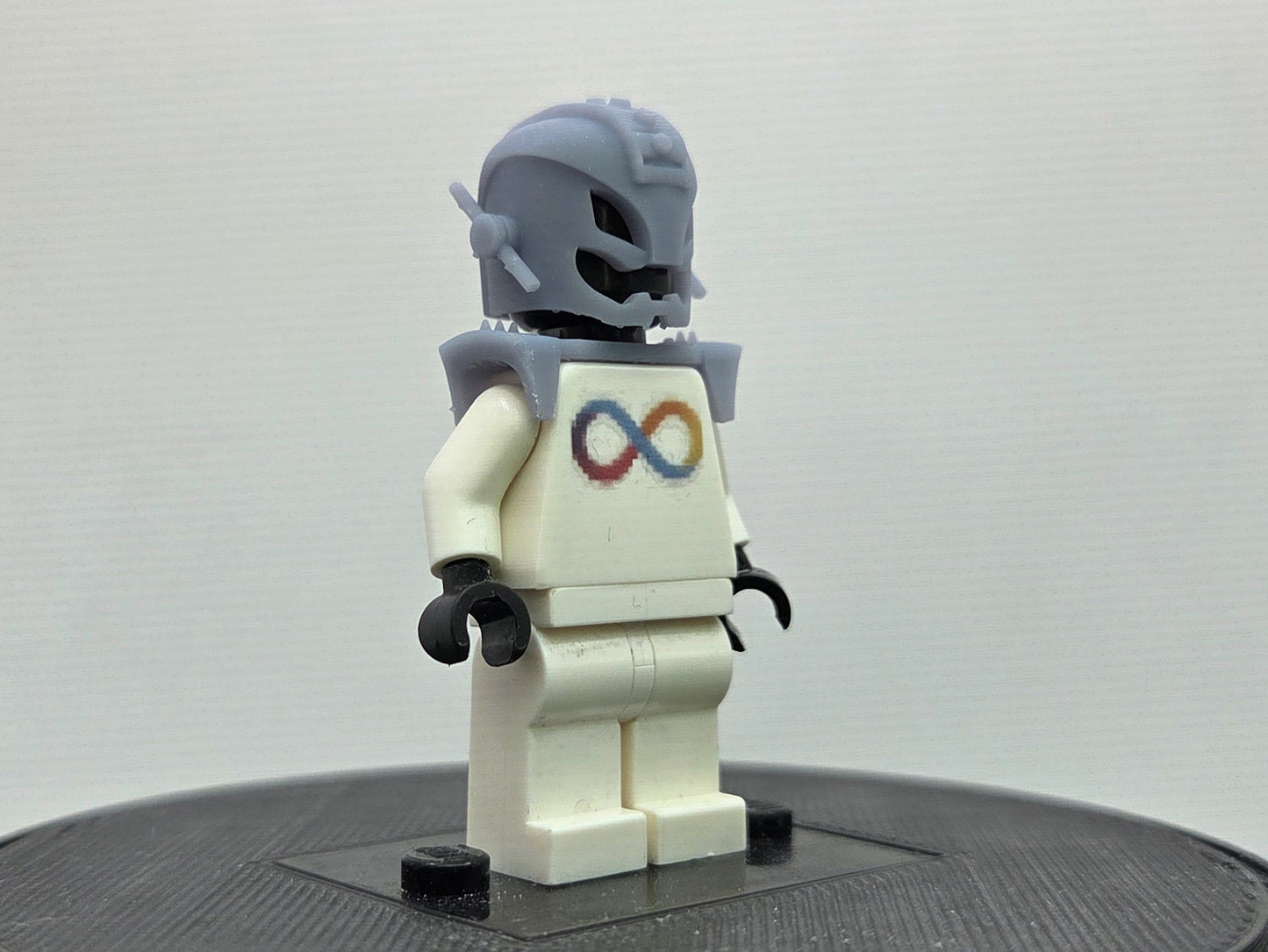 Custom 3D printed robot that makes clones from himself