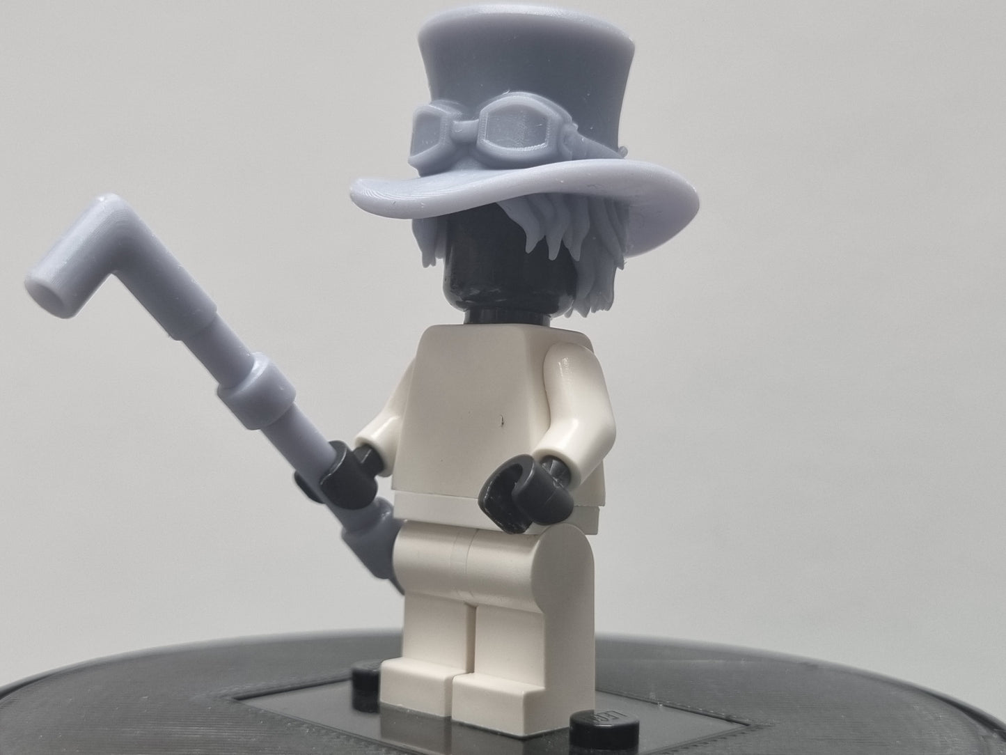 Custom 3D printed Lego compatible man with pipe set!