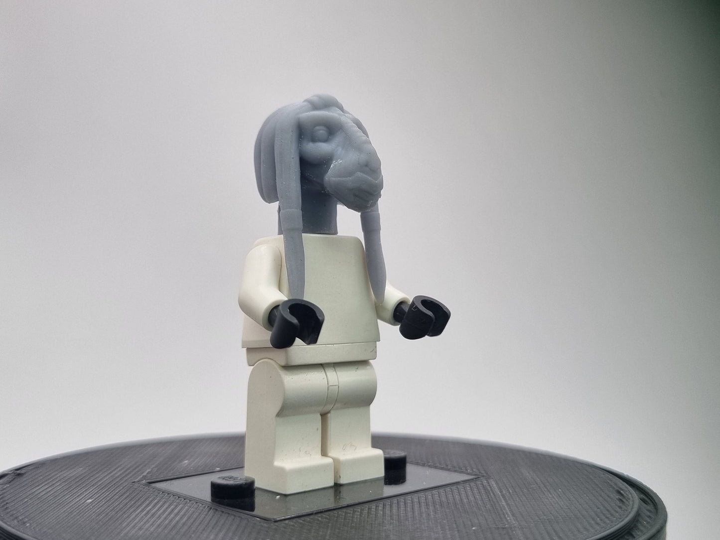 Building toy custom 3D alien with long hair!